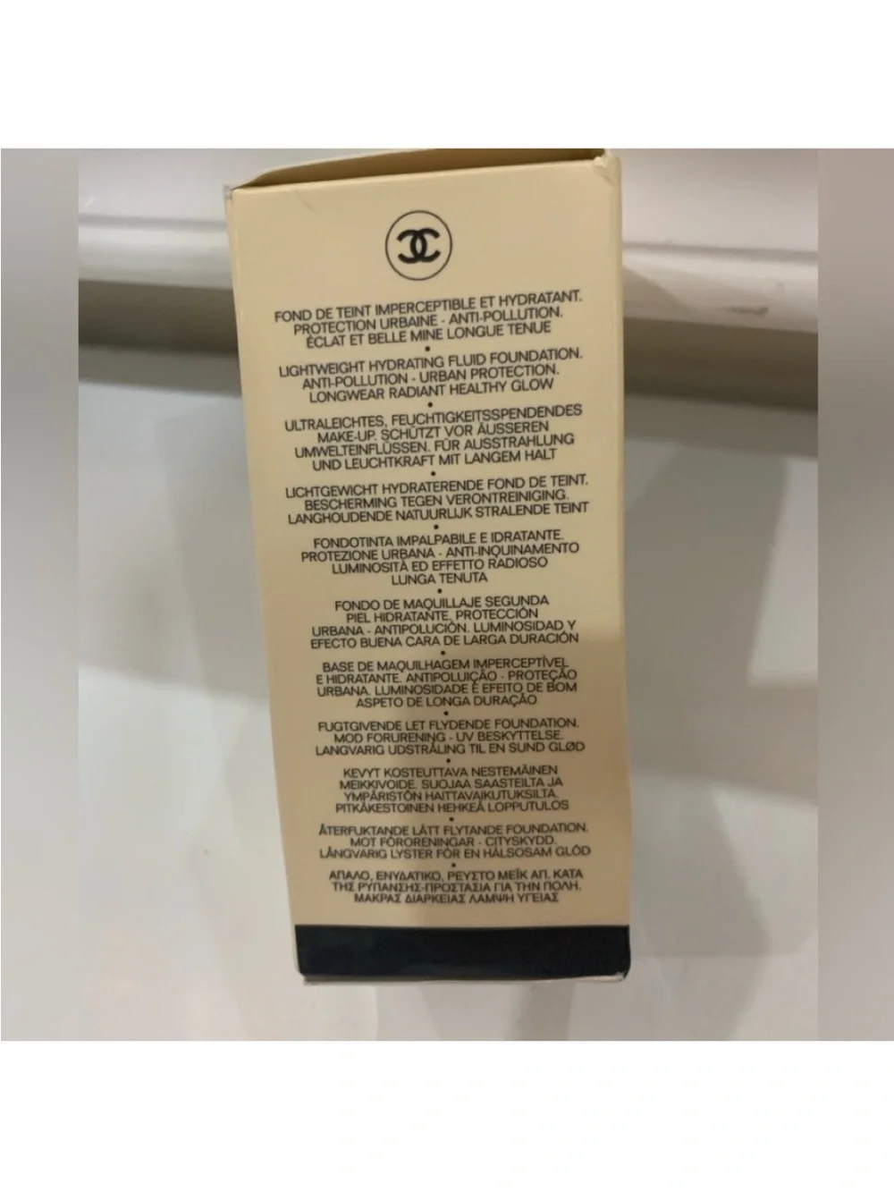 CHANEL Les Beiges Healthy Glow Foundation B30 - Cream & Black Packaging